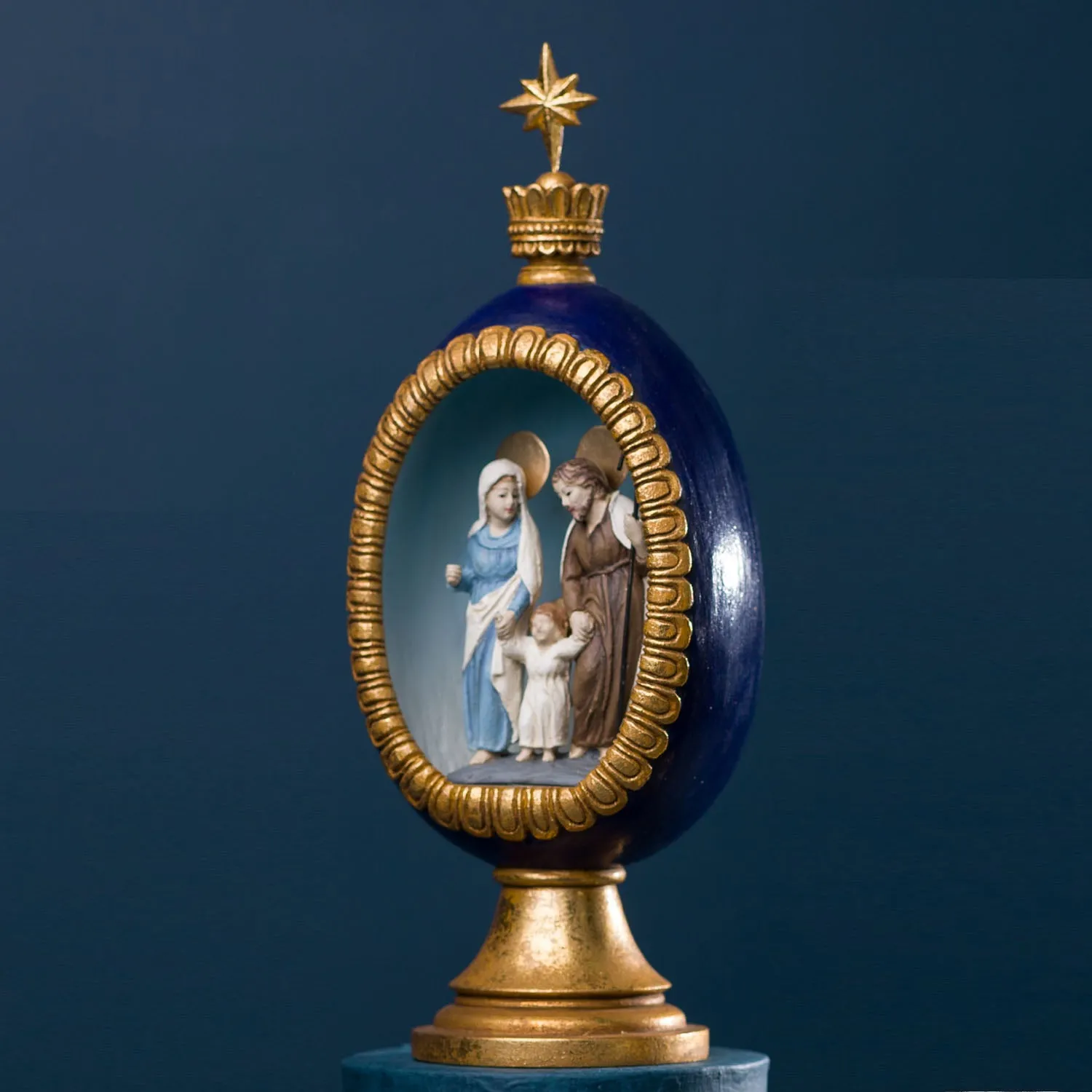 HOLY FAMILY IN ORNATE EGG